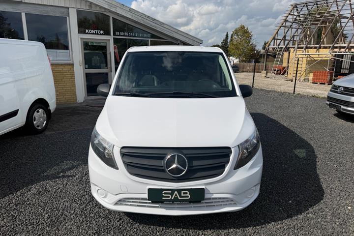 Hvid Mercedes Vito 116 fra 2022