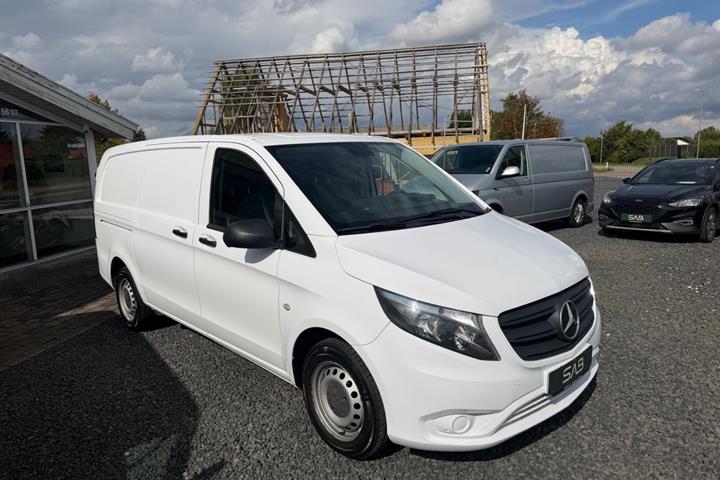 Hvid Mercedes Vito 116 fra 2022
