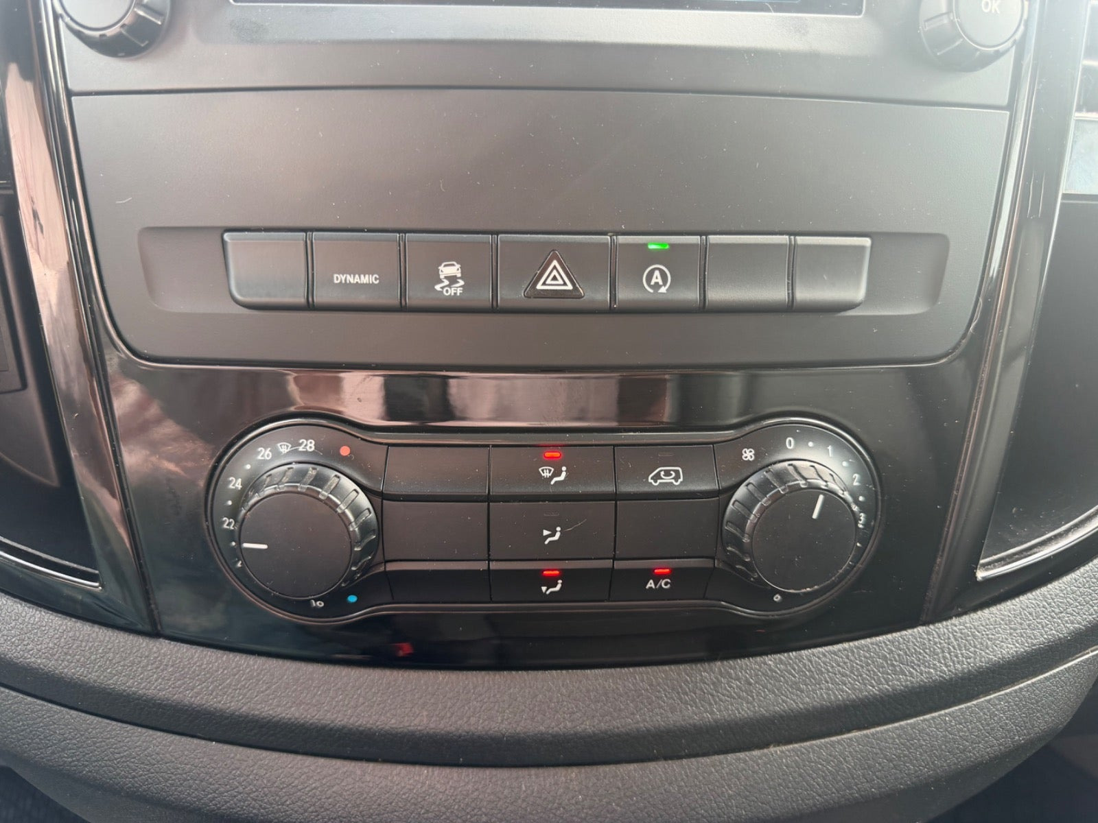 Hvid Mercedes Vito 116 fra 2022