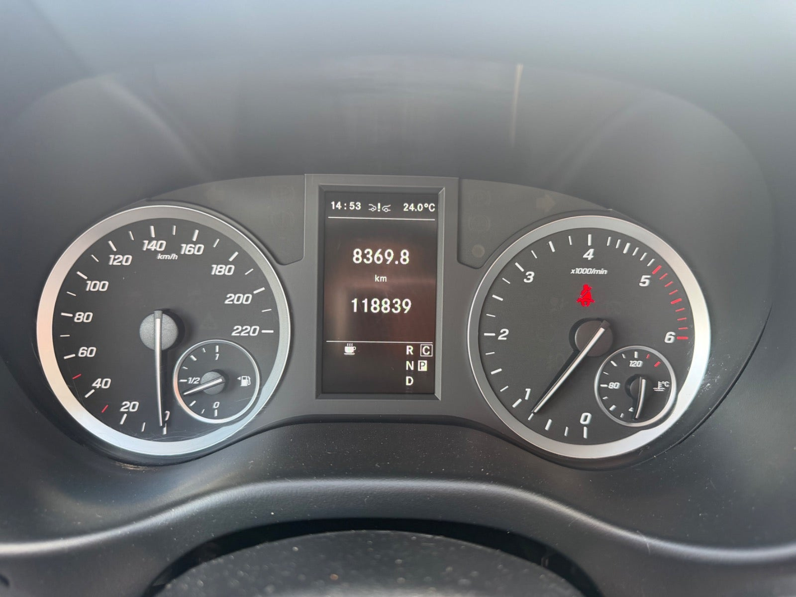 Hvid Mercedes Vito 116 fra 2022