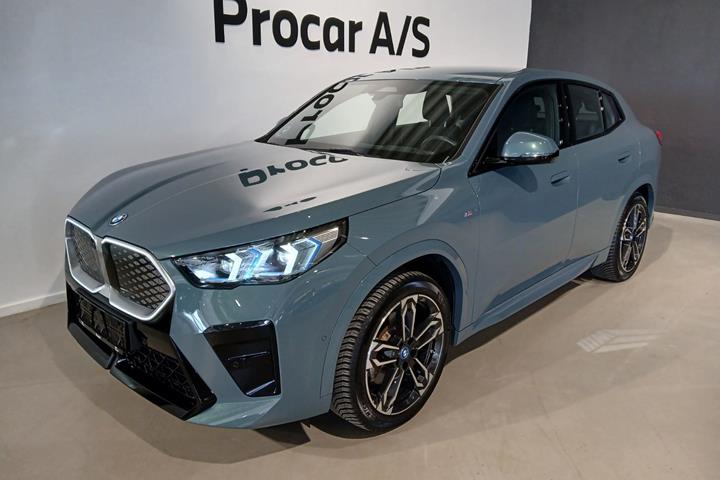Grøn BMW iX2 fra 2024