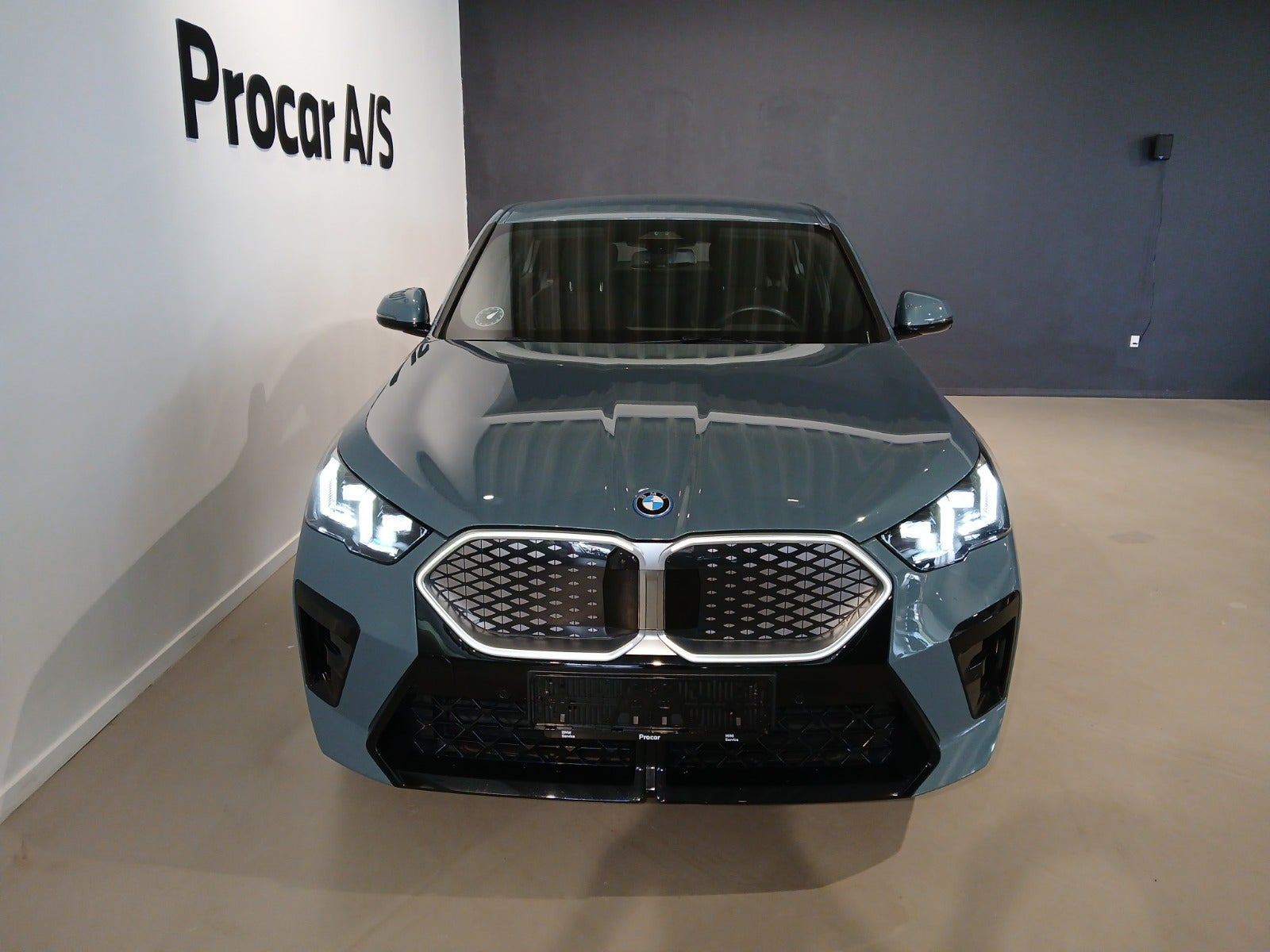 Grøn BMW iX2 fra 2024