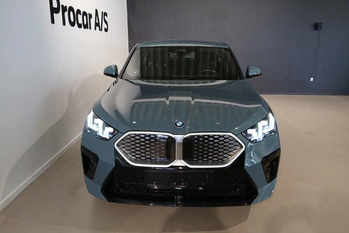 Grøn BMW iX2 fra 2024