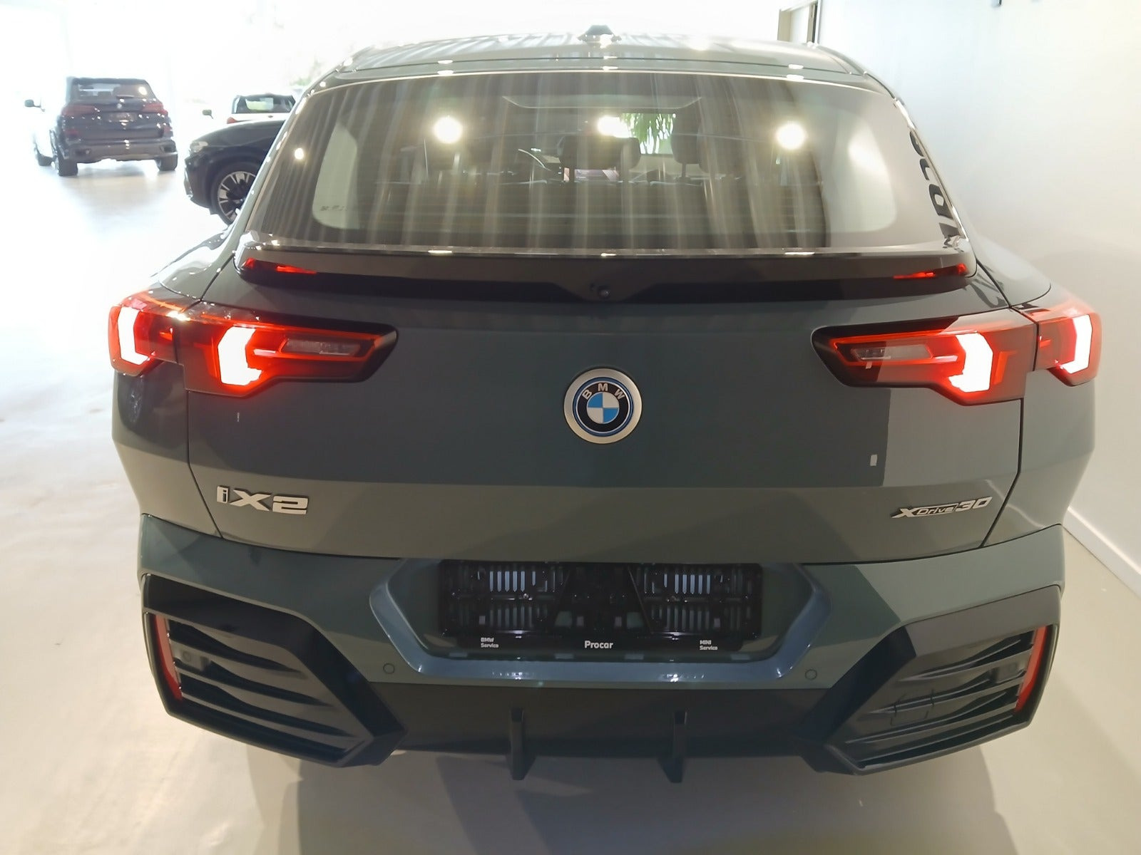Grøn BMW iX2 fra 2024