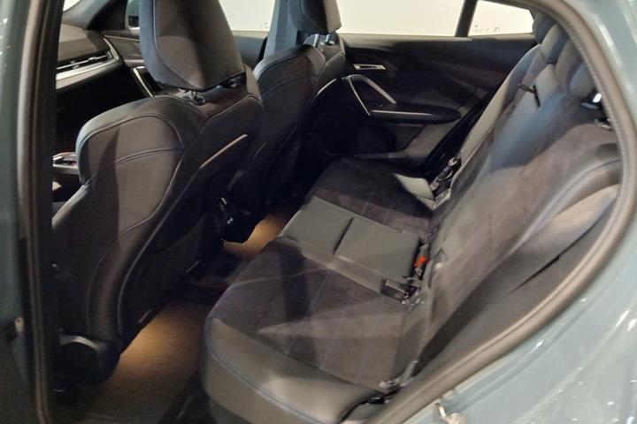 Grøn BMW iX2 fra 2024
