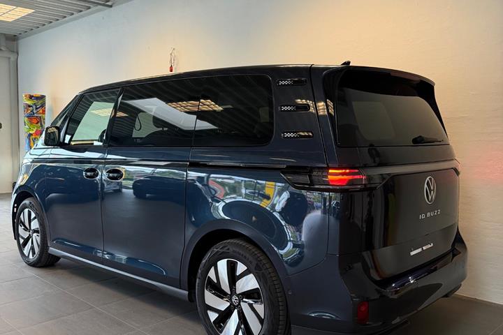 Blå VW ID.Buzz fra 2024