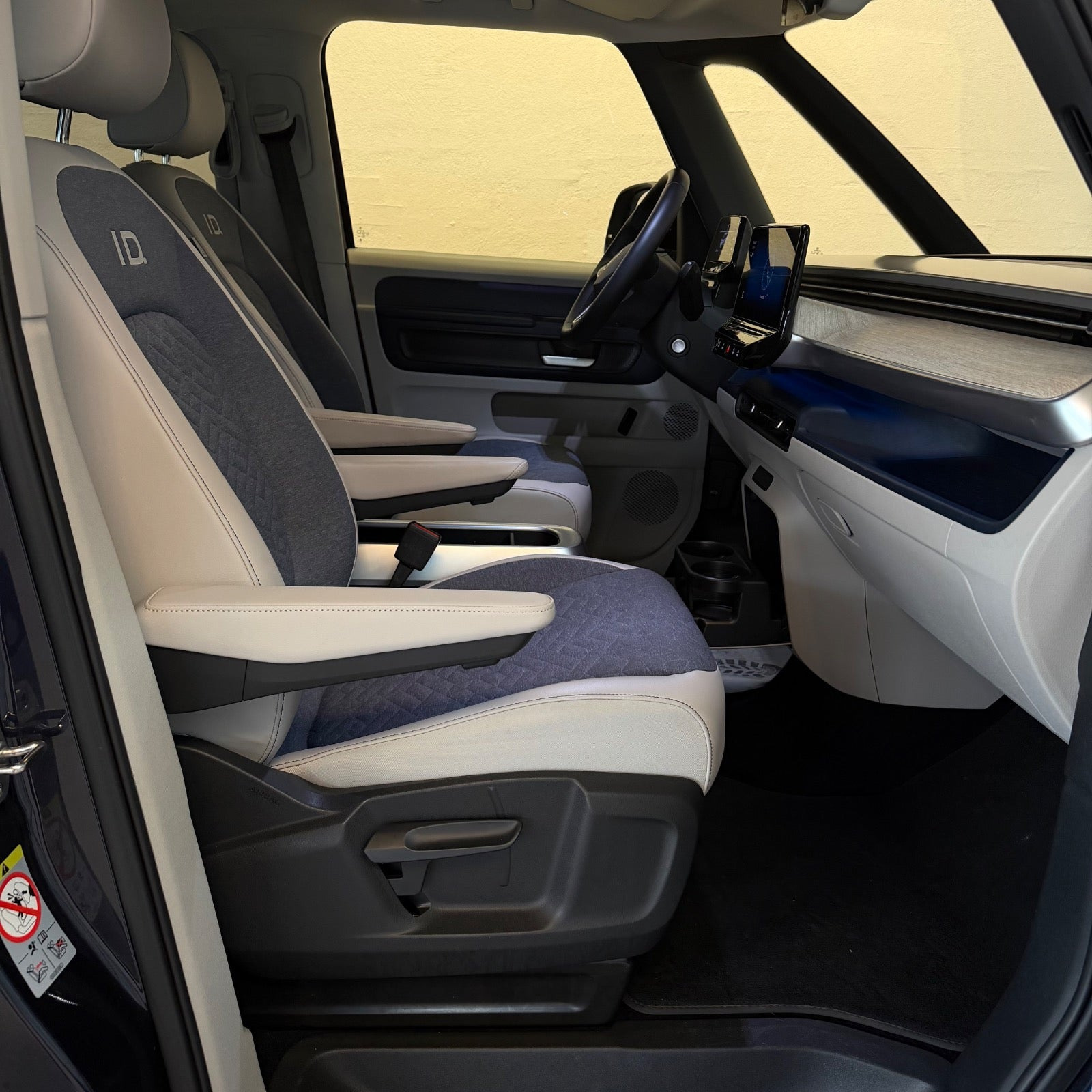 Blå VW ID.Buzz fra 2024