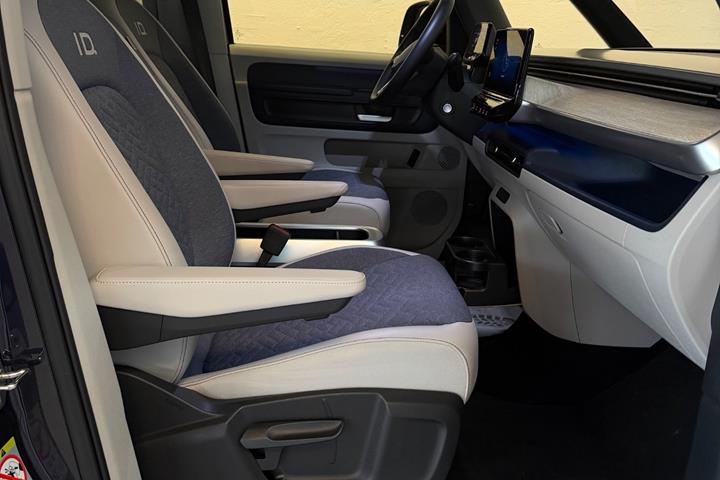 Blå VW ID.Buzz fra 2024