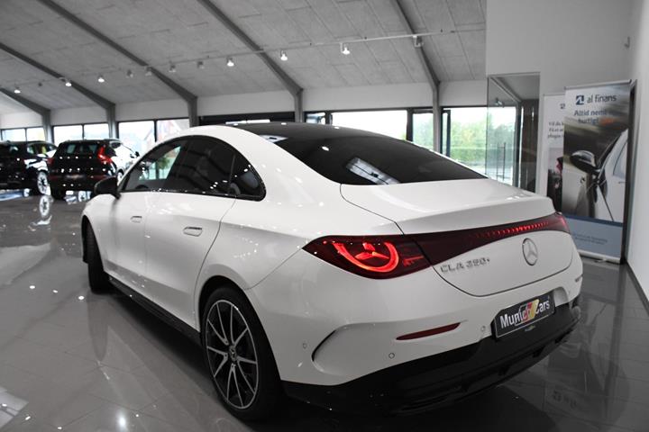 Hvid Mercedes CLA250+ fra 2026