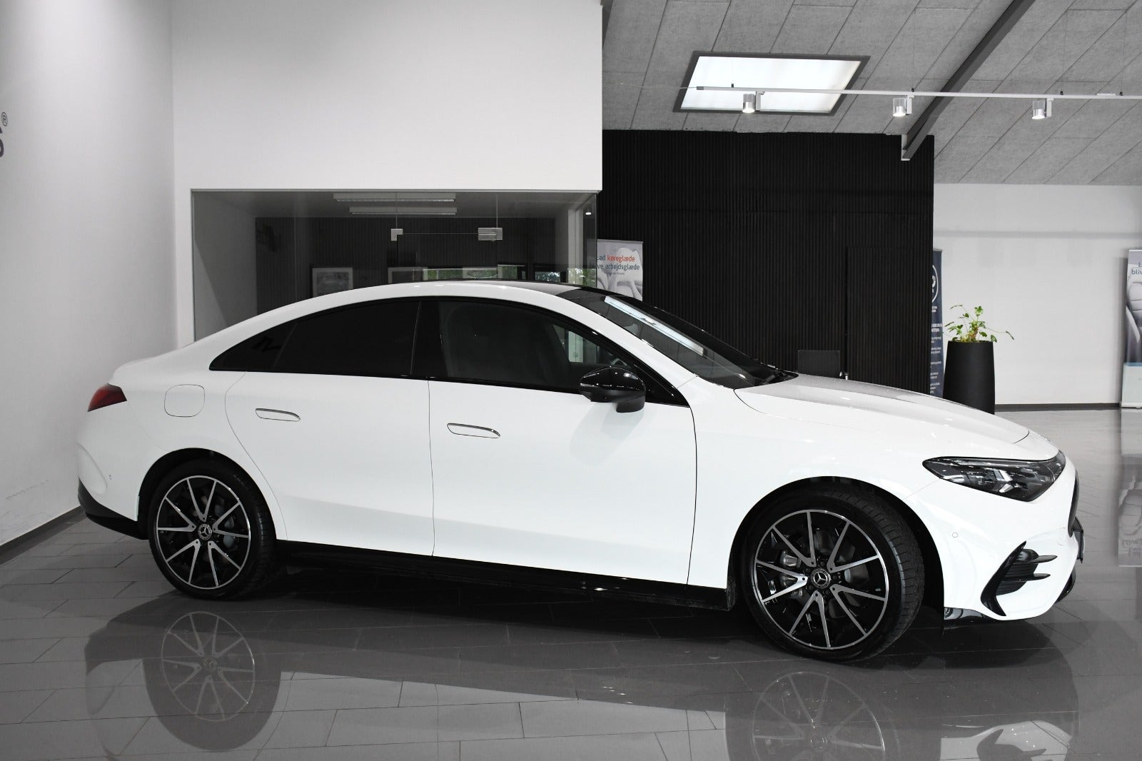 Hvid Mercedes CLA250+ fra 2026
