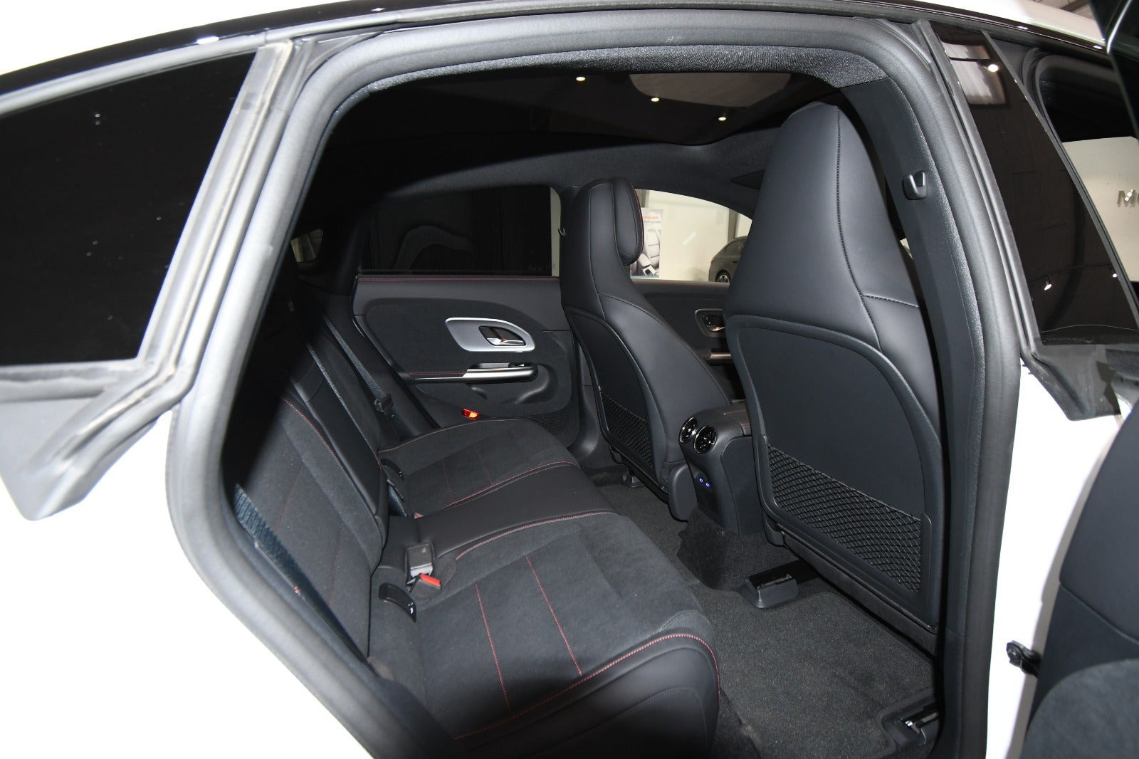 Hvid Mercedes CLA250+ fra 2026