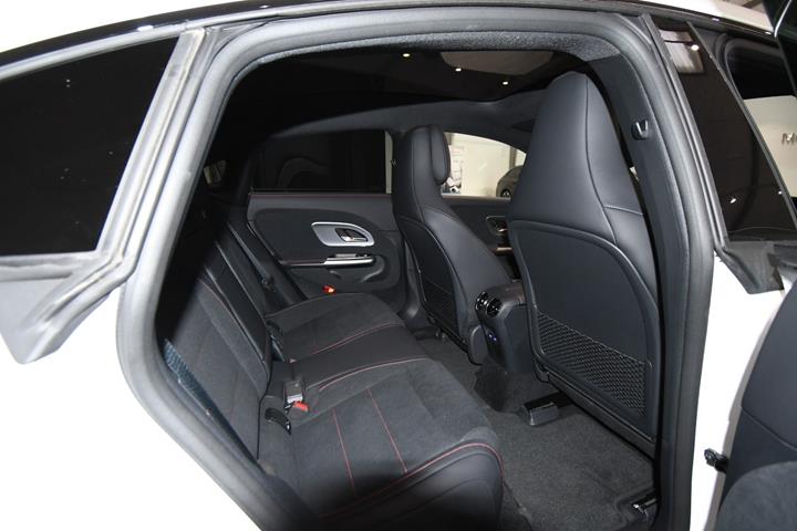 Hvid Mercedes CLA250+ fra 2026