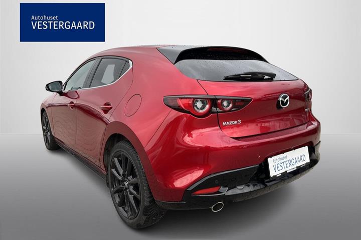 Rød Mazda 3 fra 2022
