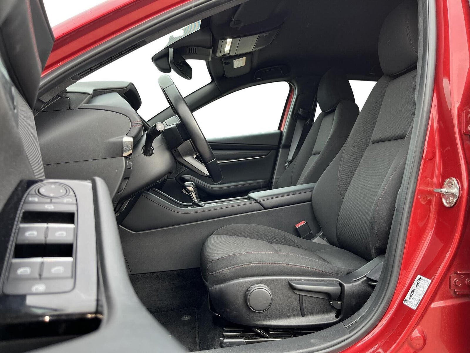 Rød Mazda 3 fra 2022
