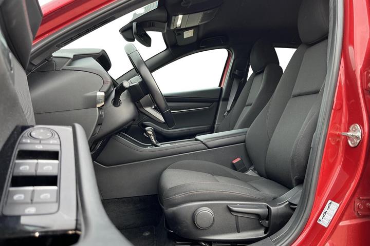 Rød Mazda 3 fra 2022