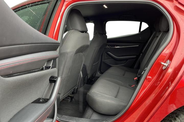 Rød Mazda 3 fra 2022