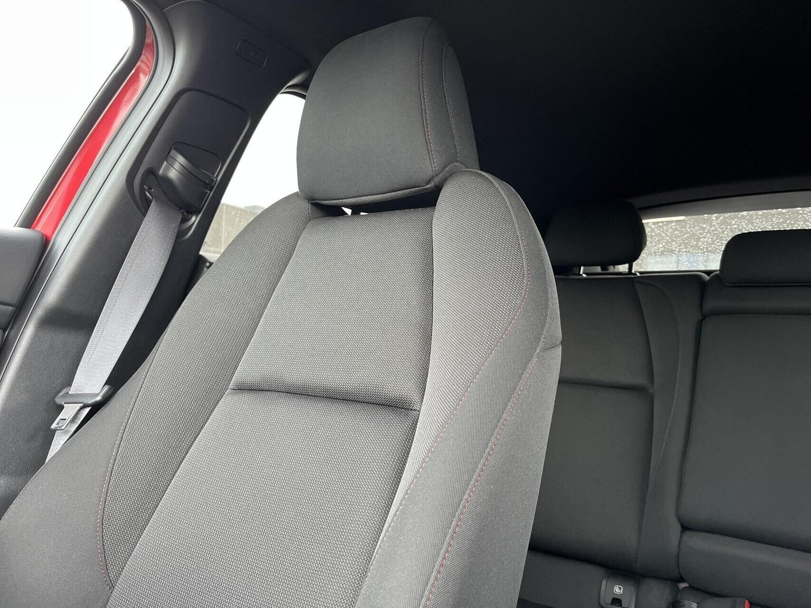 Rød Mazda 3 fra 2022