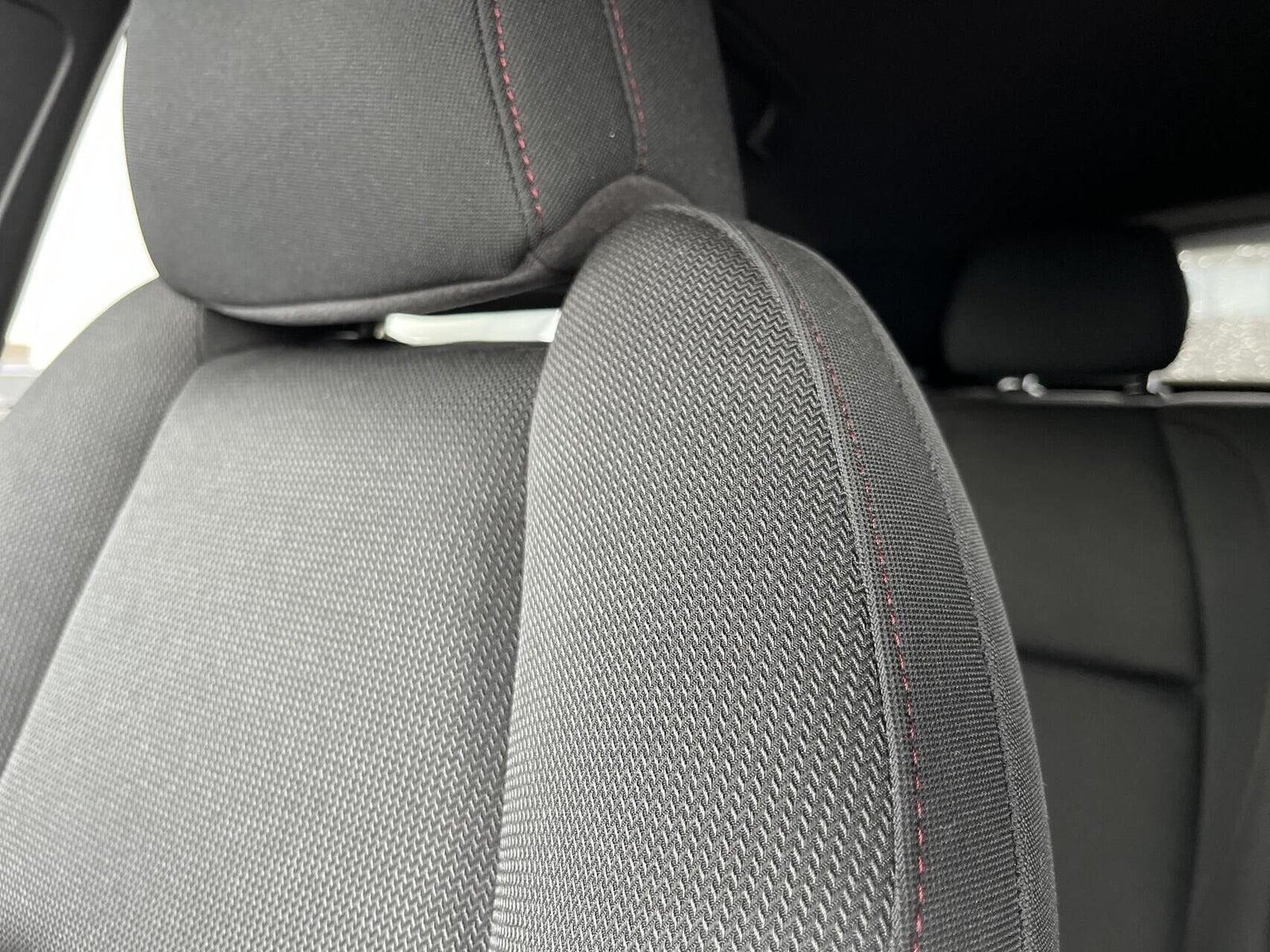 Rød Mazda 3 fra 2022