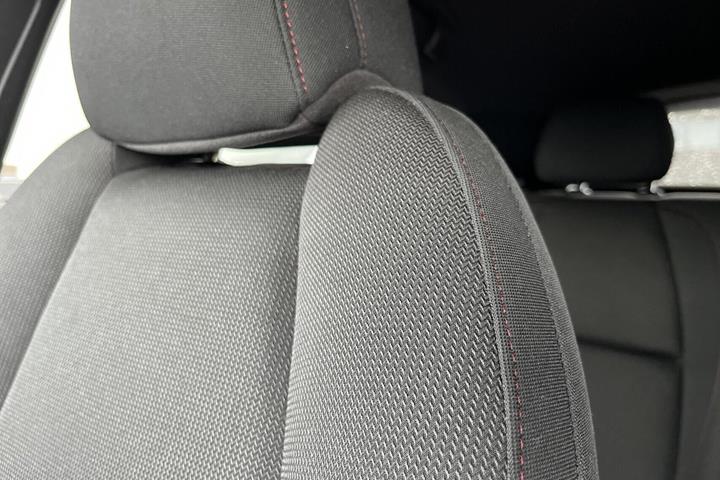 Rød Mazda 3 fra 2022