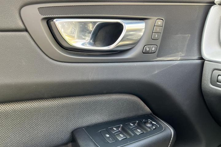 Hvid Volvo XC60 fra 2022
