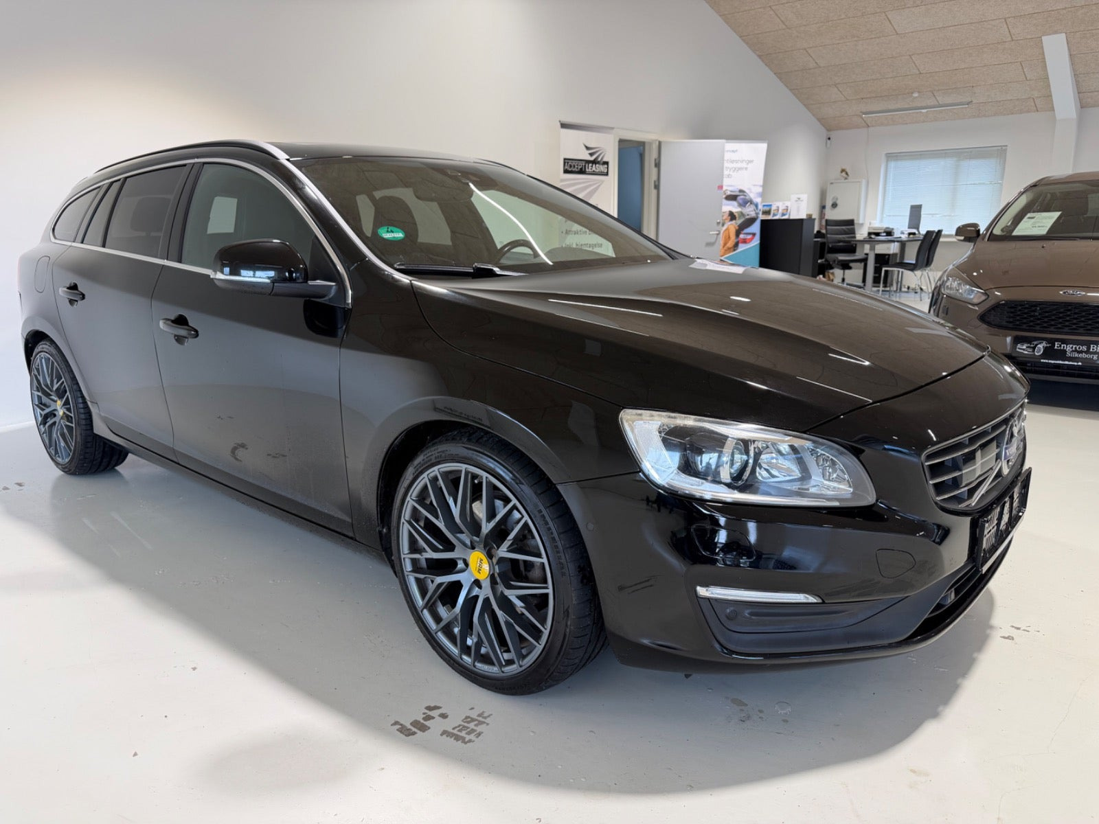 Volvo V60 2,0 D4 181 R-Design aut.