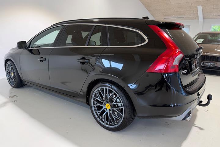 Sort Volvo V60 fra 2015
