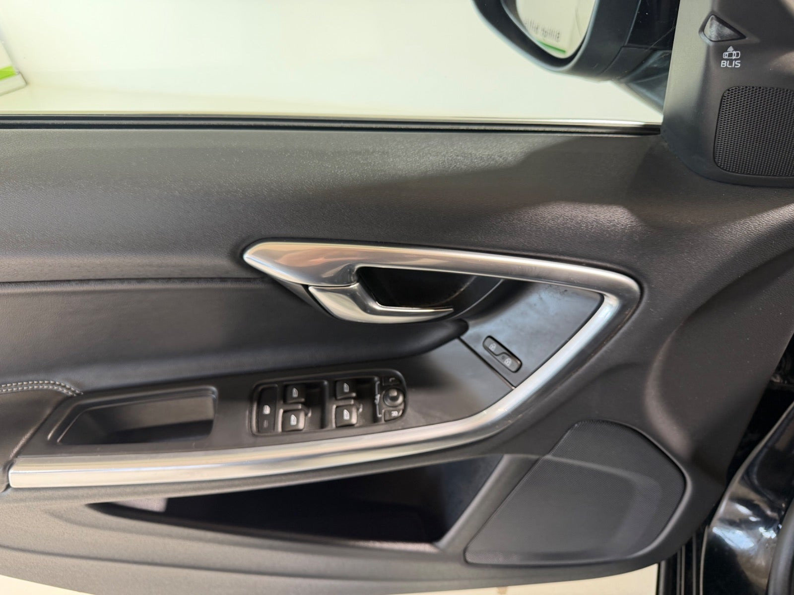 Sort Volvo V60 fra 2015