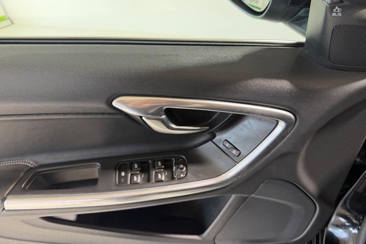 Sort Volvo V60 fra 2015