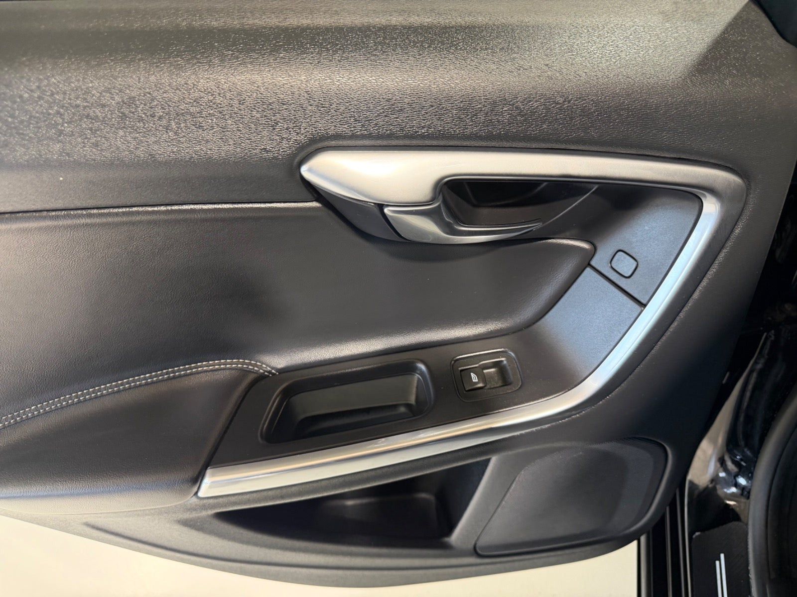 Sort Volvo V60 fra 2015