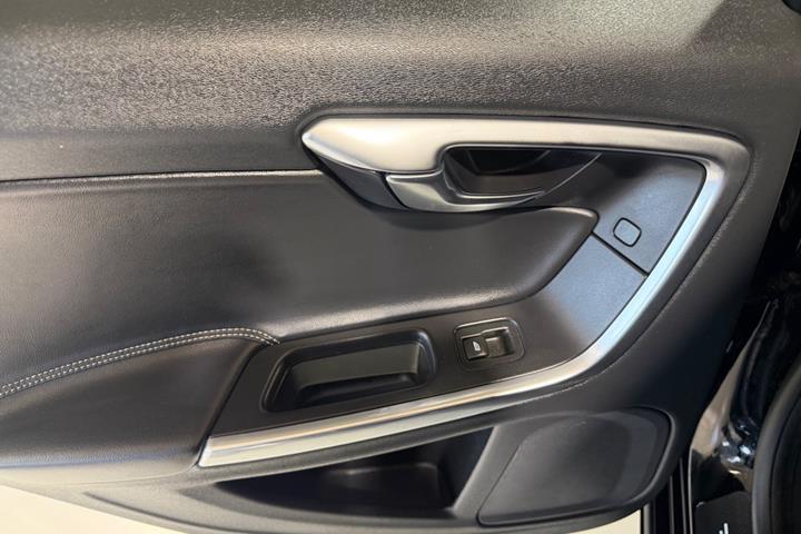 Sort Volvo V60 fra 2015