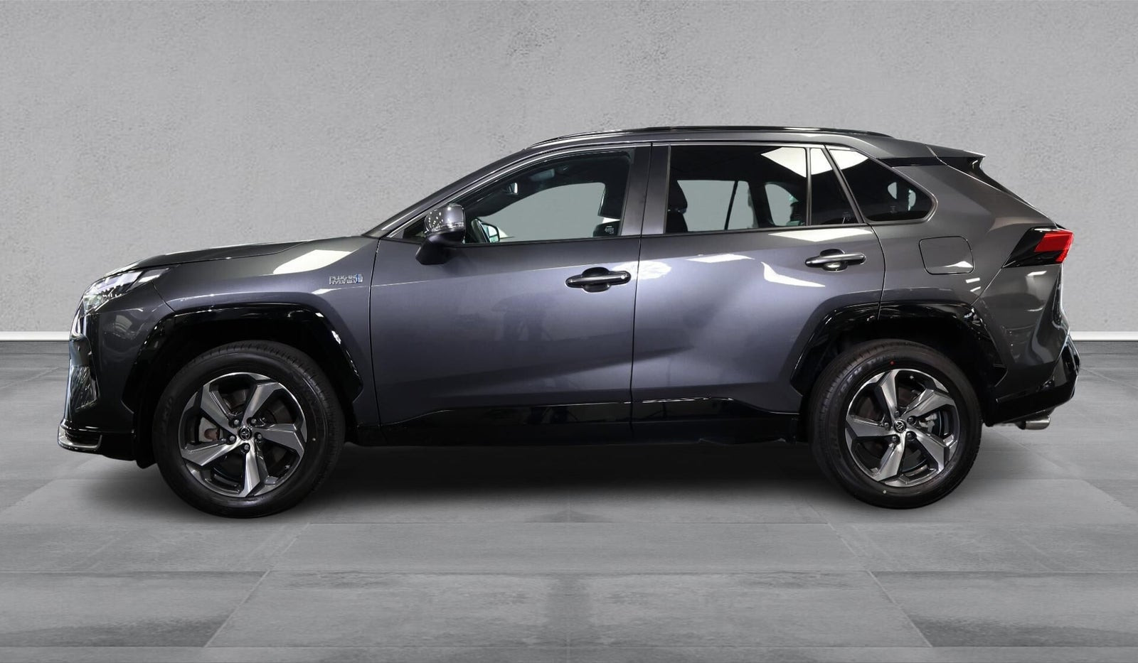 Grå Toyota RAV4 fra 2023