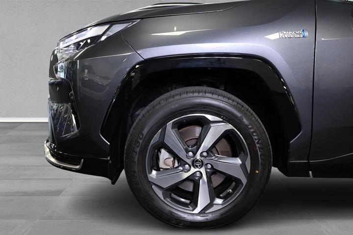 Grå Toyota RAV4 fra 2023