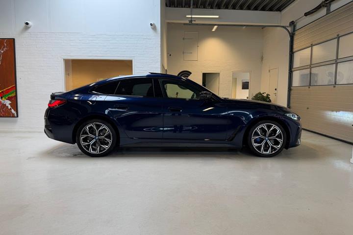 Blå BMW i4 fra 2022
