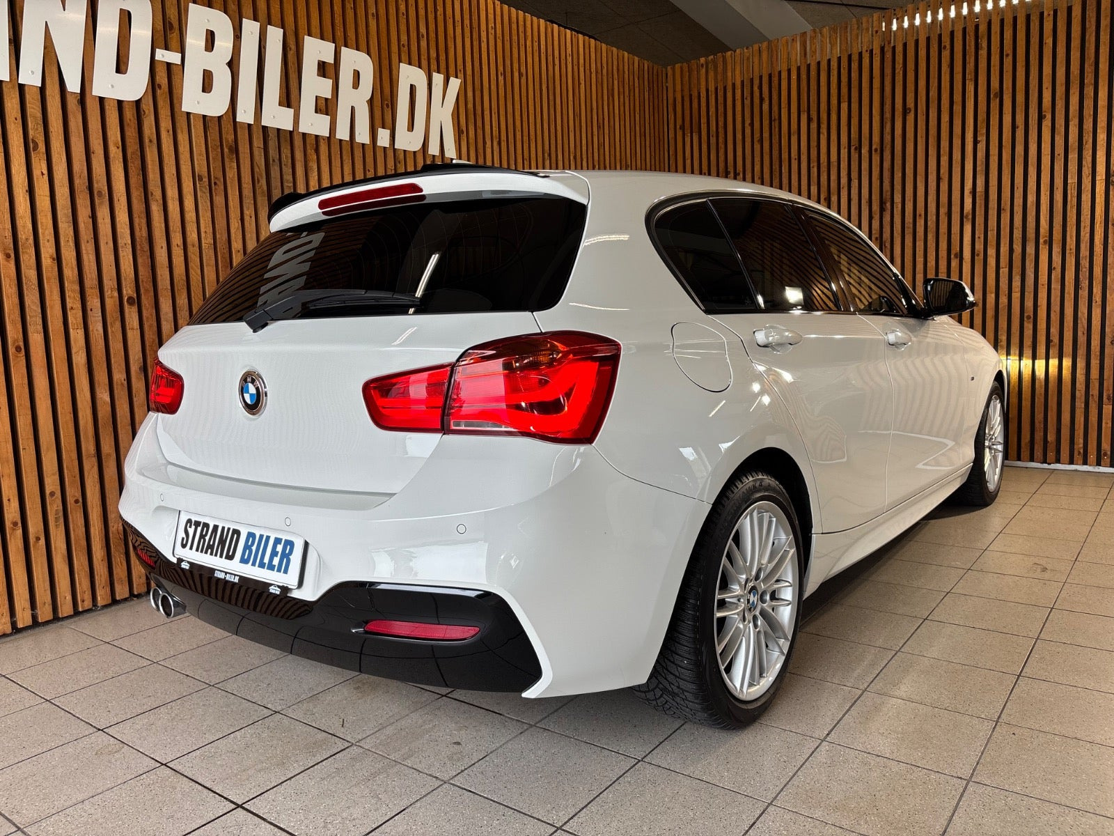 Hvid BMW 120i fra 2019