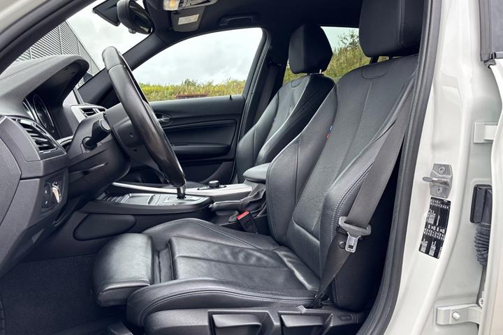 Hvid BMW 120i fra 2019