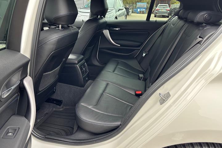 Hvid BMW 120i fra 2019