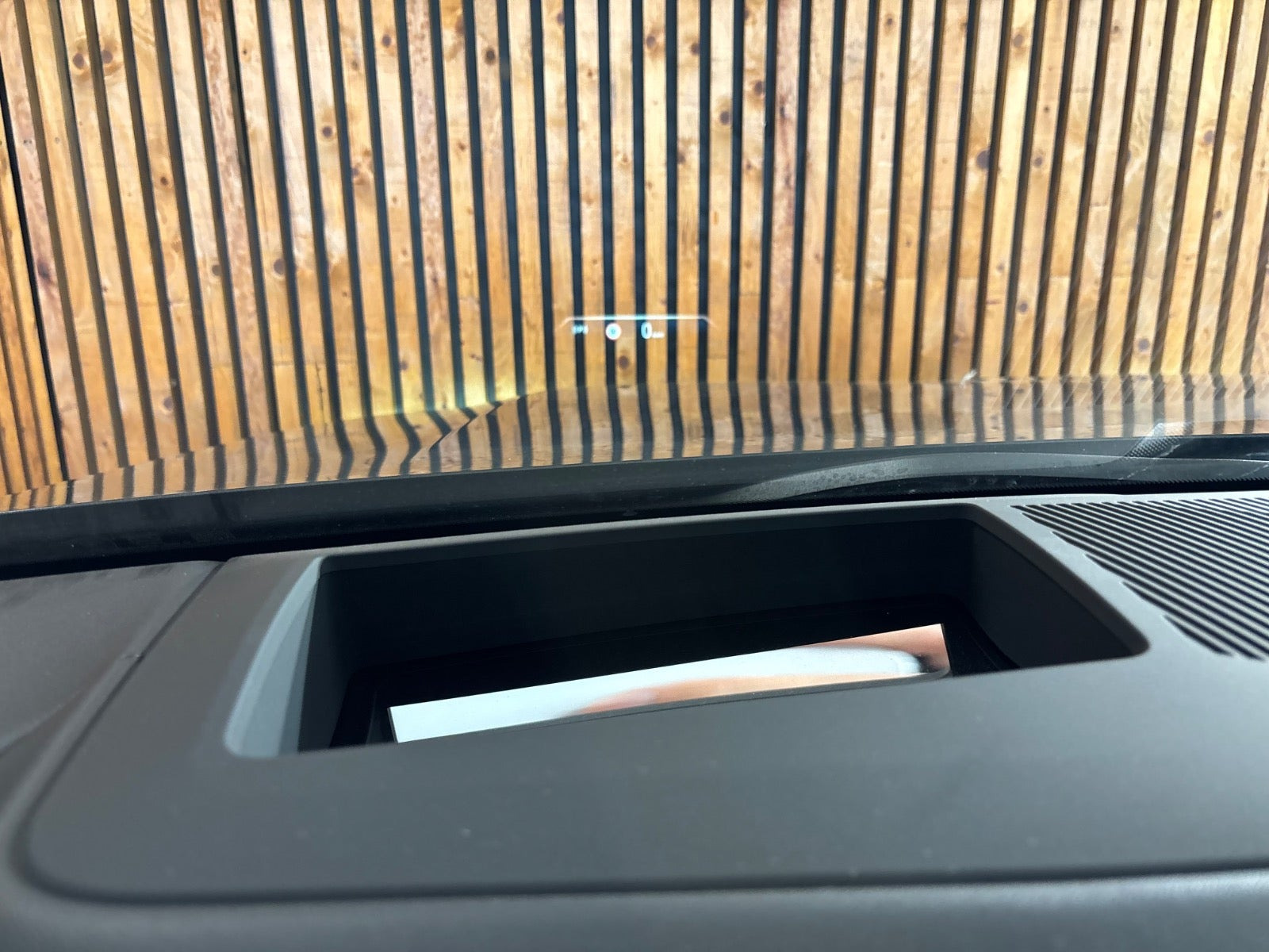 Grå BMW i5 fra 2025