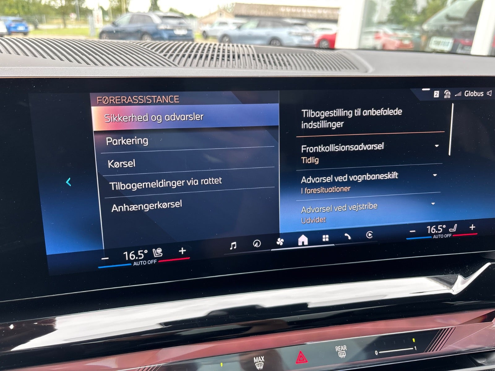 Grå BMW i5 fra 2025