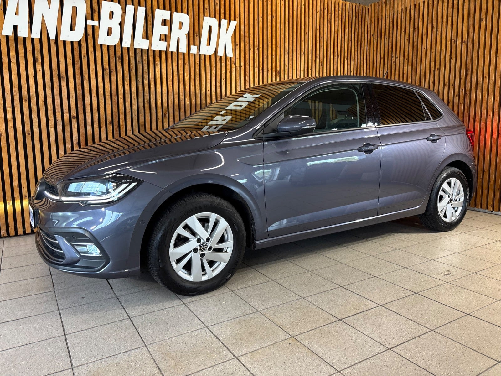 Grå VW Polo fra 2022