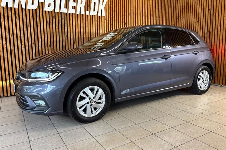 Grå VW Polo fra 2022