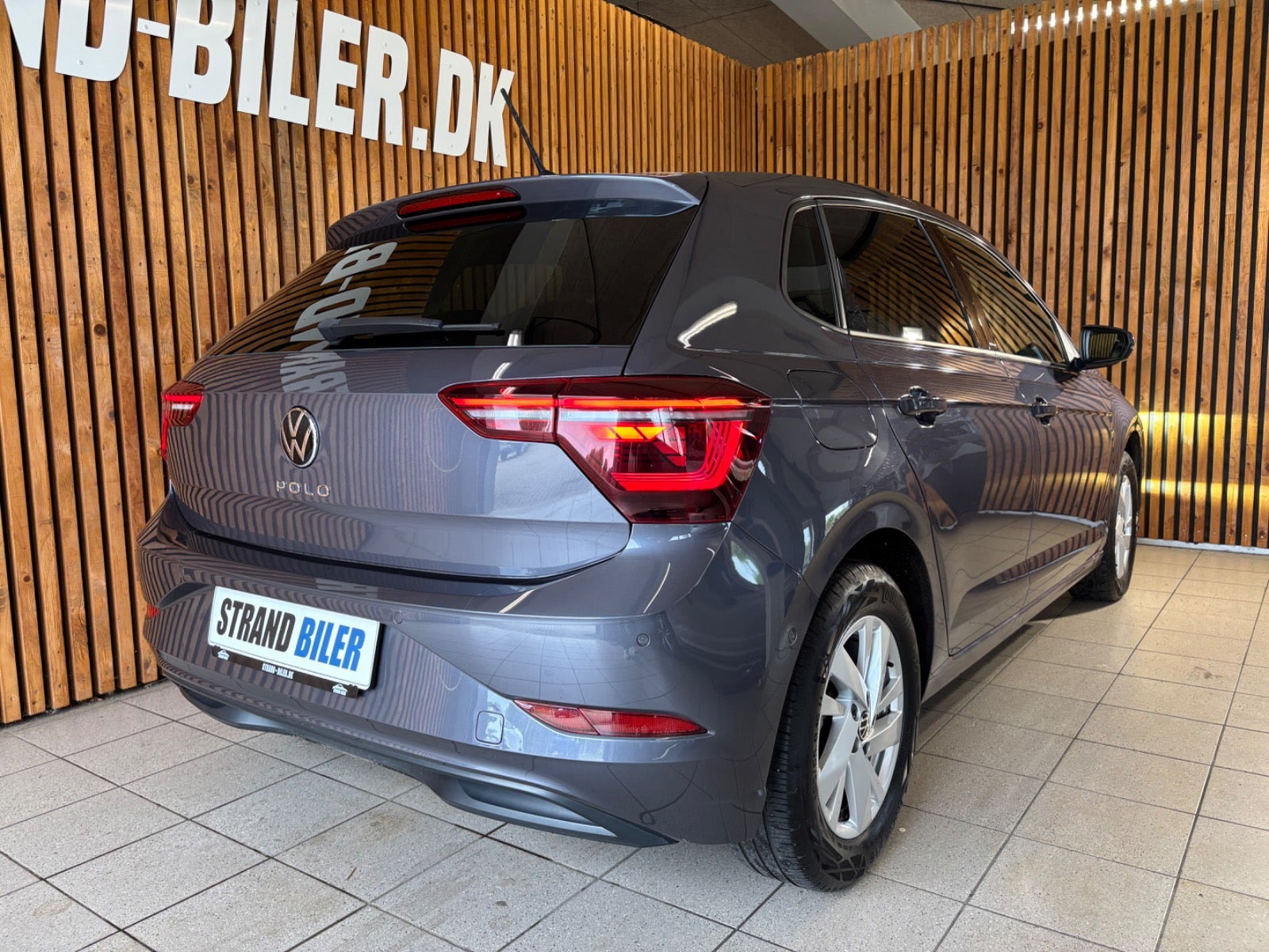 Grå VW Polo fra 2022