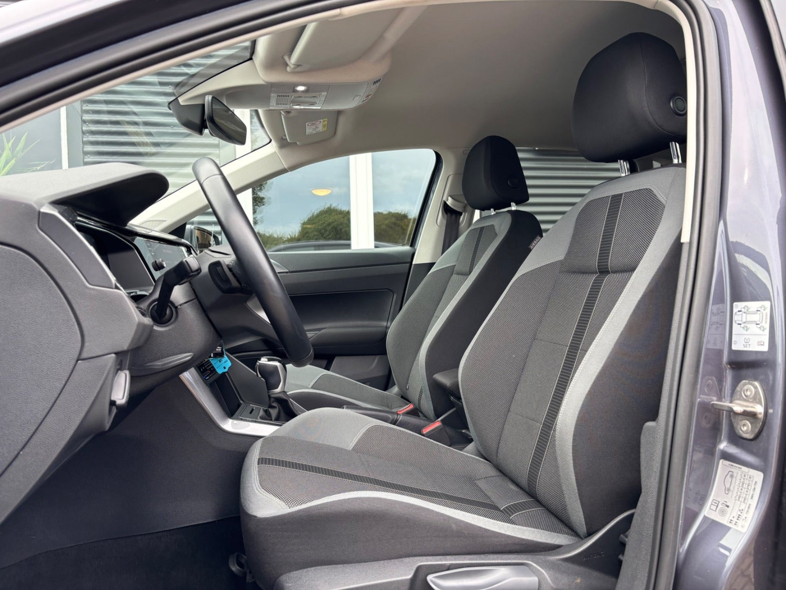 Grå VW Polo fra 2022