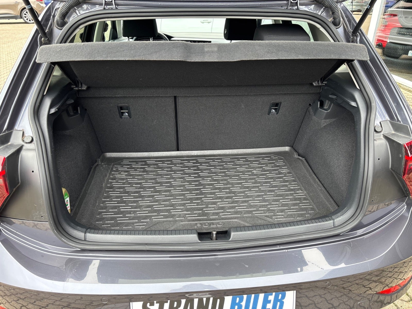 Grå VW Polo fra 2022