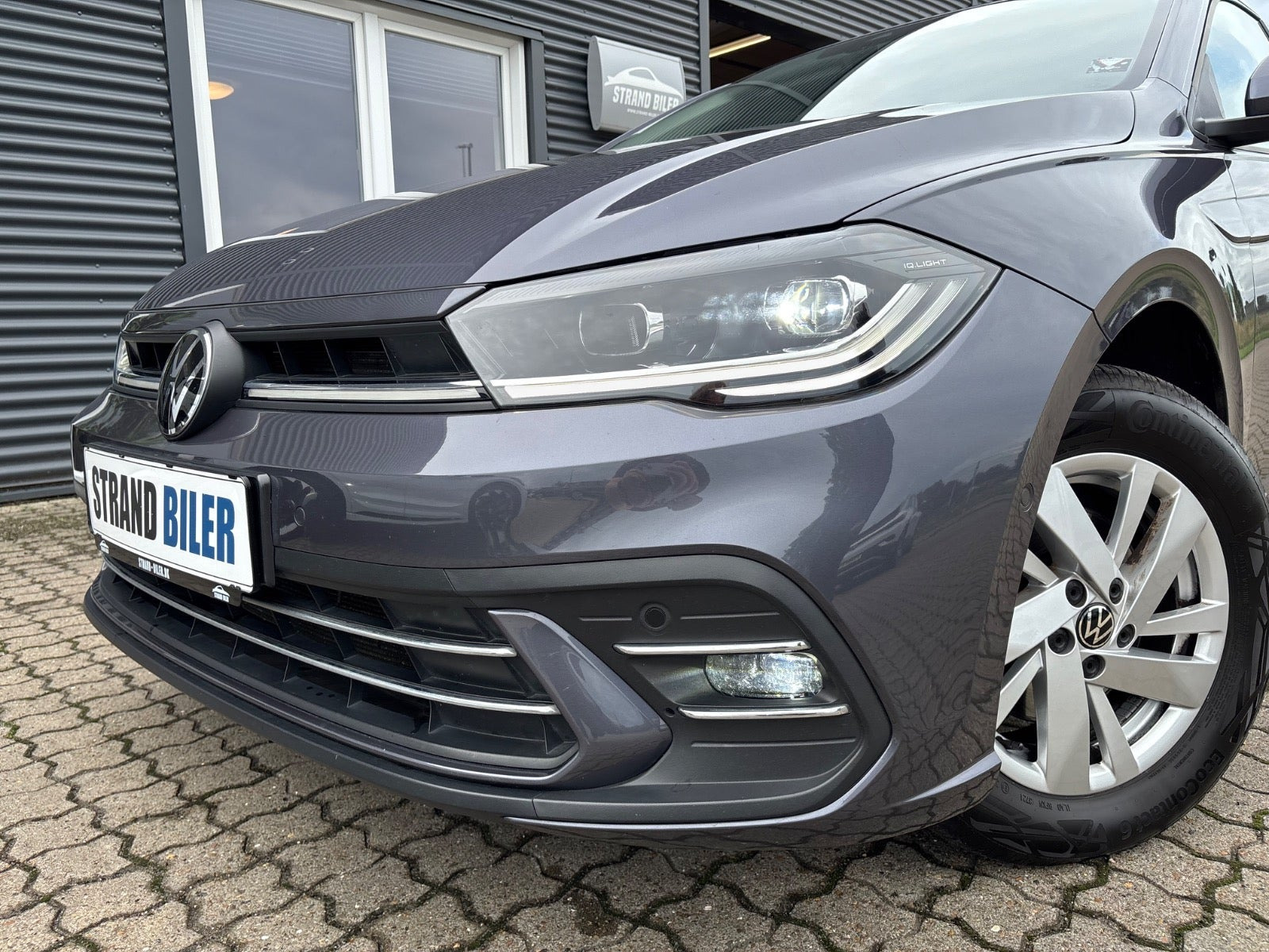 Grå VW Polo fra 2022