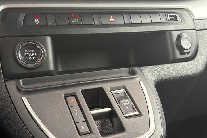 Hvid Opel Vivaro-e fra 2023