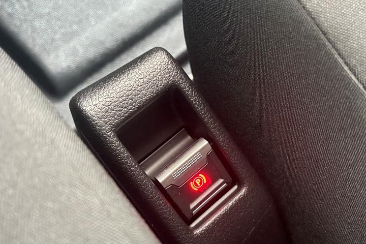 Hvid Opel Vivaro-e fra 2023