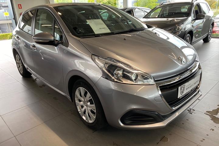 Sølv Peugeot 208 fra 2019