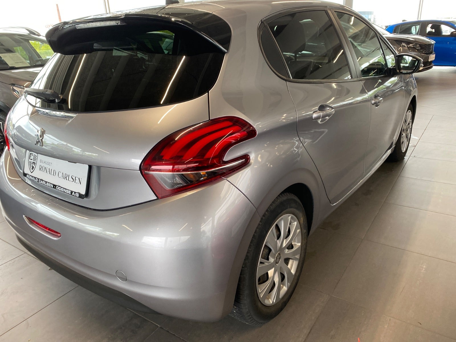 Sølv Peugeot 208 fra 2019