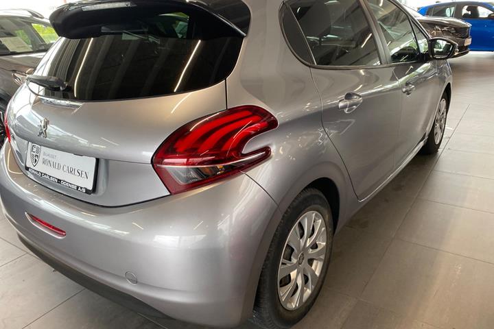 Sølv Peugeot 208 fra 2019