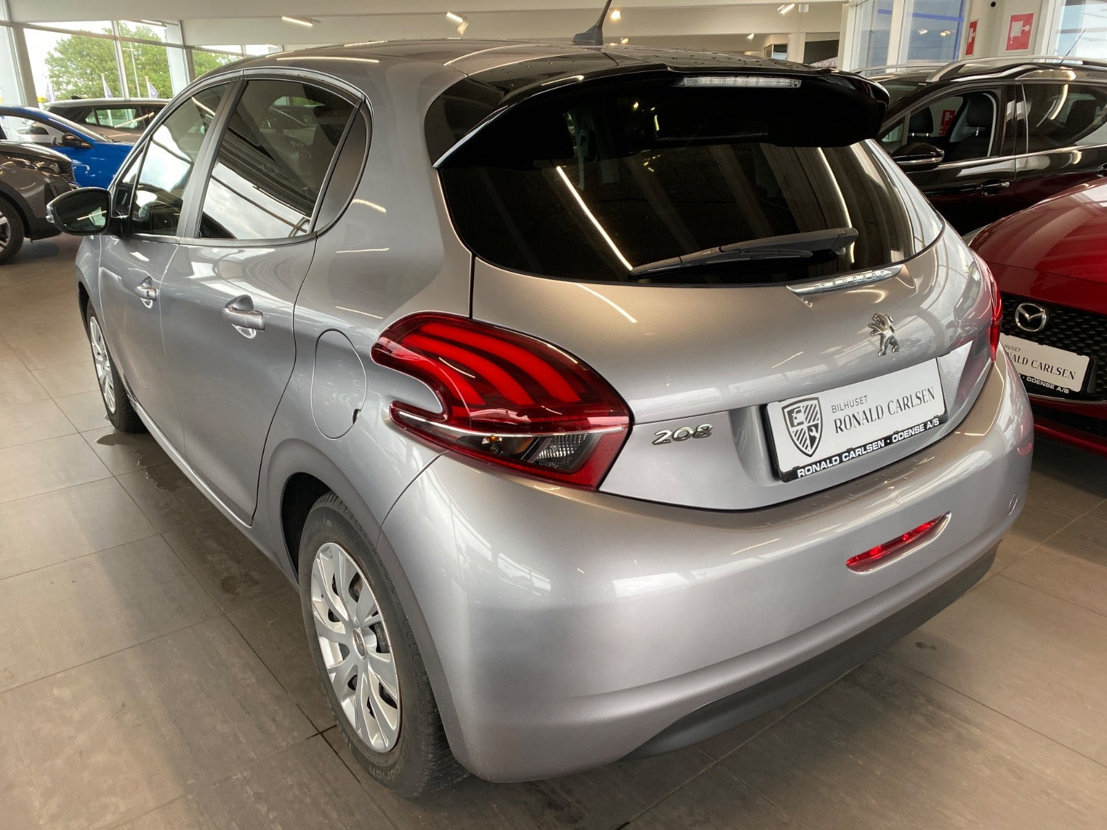 Sølv Peugeot 208 fra 2019